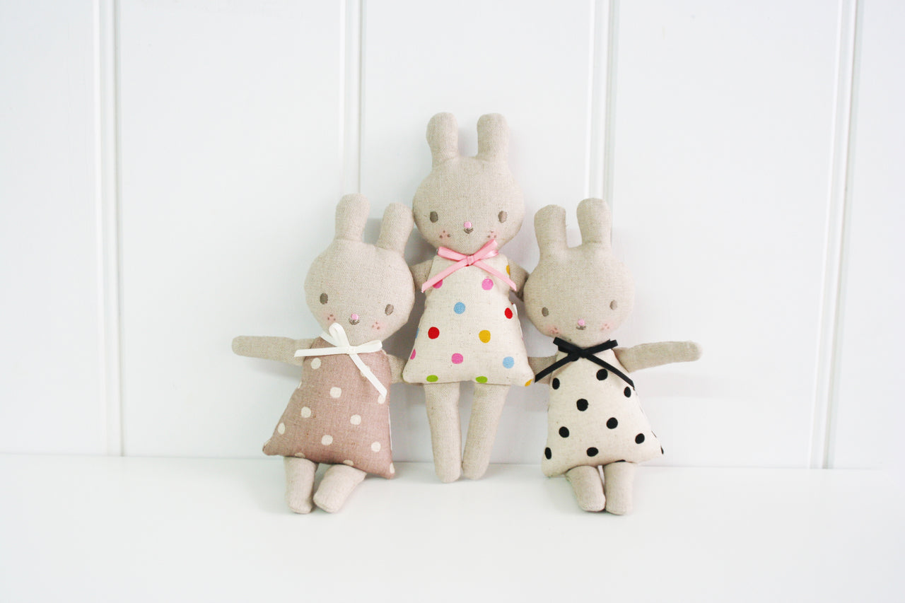 Linen Bonnie Bunny Rattle